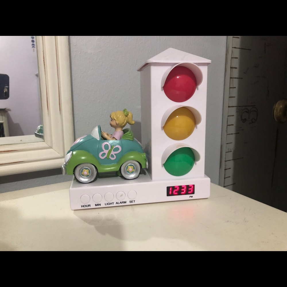 Kids stoplight nightlight/alarm clock